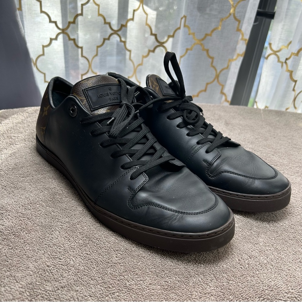 VGUC Vintage Louis Vuitton men’s logo sneakers shoe size 9